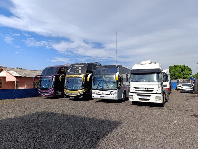 Frota de ônibus e caminhão atendida pela EAS